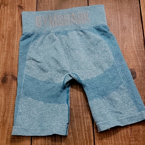 Gymshark Pants - GYMSHARK sz S turquoise biker shorts tights 7"